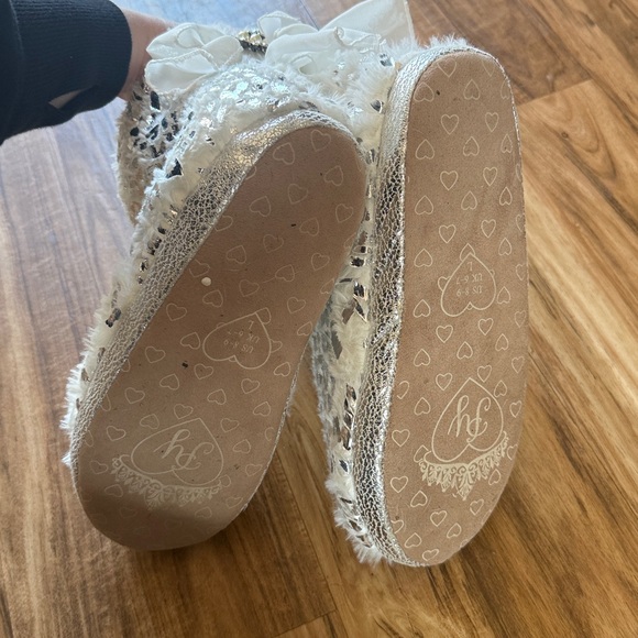 Pretty You London Fuzzy Leopard Print Slipper Boots with Jewels and Bow Size 8 - Picture 4 of 5